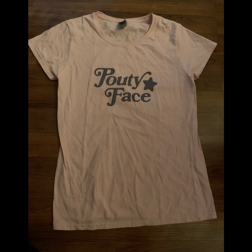 Womens small “pouty face” Addison Rae T-Shirt